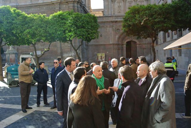 Los técnicos municipales adaptan las principales vías del casco urbano para garantizar el paso de las procesiones - 2, Foto 2