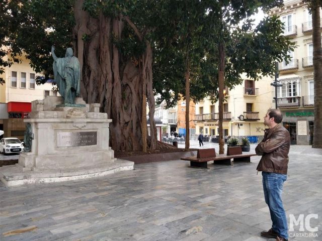 Ricardo Segado reclamará al Gobierno municipal que reponga la estatua de Isidoro Máiquez en el centro de la Plaza San Francisco - 1, Foto 1