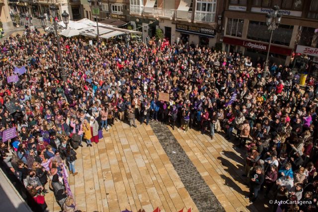 Cerca de un millar de personas marchan en Cartagena en apoyo al paro mundial de mujeres - 1, Foto 1