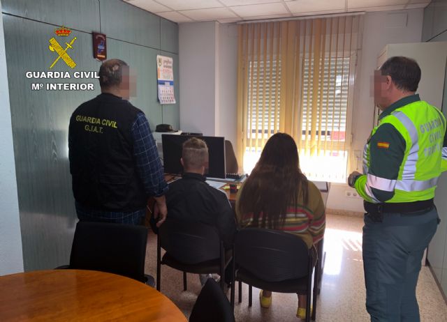 La Guardia Civil investiga a dos personas por suplantación de identidad en el examen teórico de obtención del permiso de conducir - 1, Foto 1