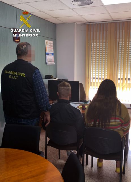 La Guardia Civil investiga a dos personas por suplantación de identidad en el examen teórico de obtención del permiso de conducir - 2, Foto 2