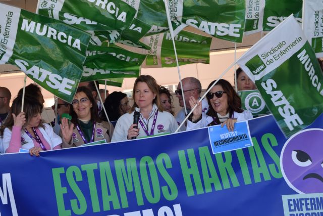 Enfermeras se manifiestan en Murcia contra la discriminación y la brecha de género laboral - 2, Foto 2