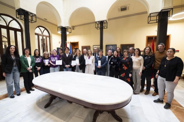 La UMU entrega sus Distintivos de Igualdad para conmemorar el Día de la Mujer - 2, Foto 2