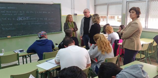 Educación reitera su compromiso con los centros de enseñanza para adultos - 1, Foto 1