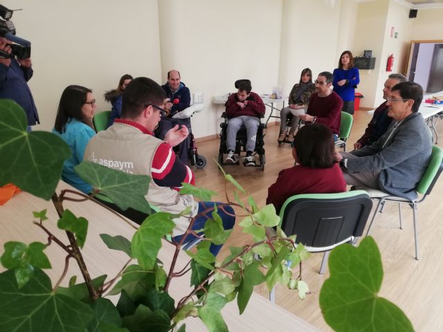 Villegas visita la sede de la Asociación de Parapléjicos y Grandes Discapacitados Físicos de Murcia - 1, Foto 1