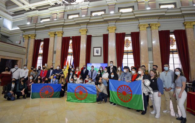 Murcia se suma a la celebración del día grande del Pueblo Gitano que este año reivindica la solidaridad con la población más vulnerable de Ucrania - 1, Foto 1