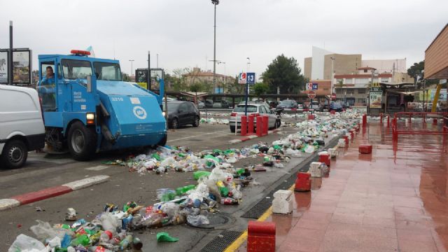 Murcia amanece limpia gracias al dispositivo especial del Ayuntamiento tras la celebración del SOS 4.8 - 1, Foto 1