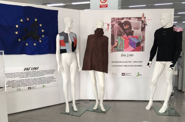 La Biblioteca Regional de Murcia acoge la exposición colectiva de moda 'One land' - 1, Foto 1