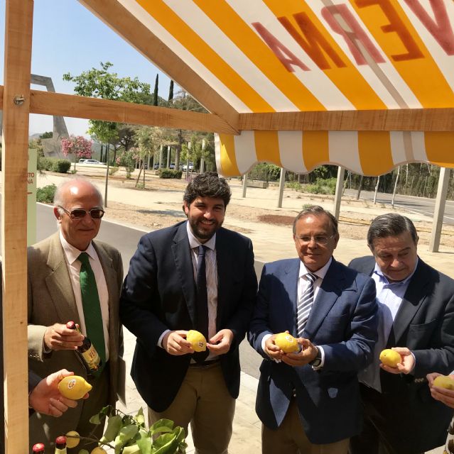 Fernando López Miras asiste al acto de presentación de la cerveza ´Verna´ de Estrella de Levante - 1, Foto 1