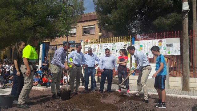 Los alumnos de educación infantil de 33 colegios del municipio participan en la campaña de concienciación medioambiental Lorca en Primavera - 1, Foto 1