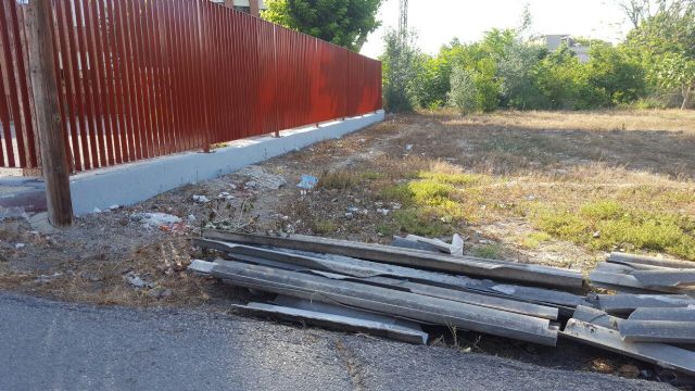 Ahora Murcia denuncia el abandono de una gran cantidad de planchas de amianto junto al ceip la arboleja - 1, Foto 1