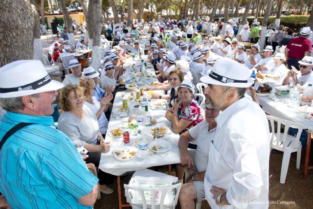 Los mayores celebraron su tradicional convivencia en Los Urrutias - 1, Foto 1