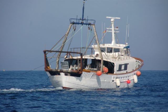 Agricultura destaca el compromiso de los pescadores de la Región por mantener el buen estado ambiental de los caladeros de pesca - 1, Foto 1