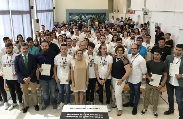 La Consejería de Educación premia a los 22 mejores alumnos de FP - 1, Foto 1