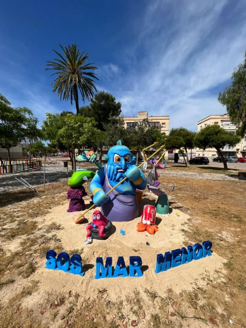 La asociación El Pinacho planta su tradicional falla en la Plaza de la Marina Española de Santa Lucía - 1, Foto 1