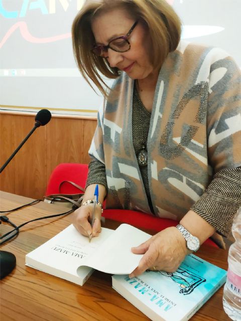 La escritora Aurora Rey Aragón firmará el próximo viernes ejemplares de su novela 'Ama-Mazu. Entre el azul y el blanco' en la FELIP'38 - 2, Foto 2