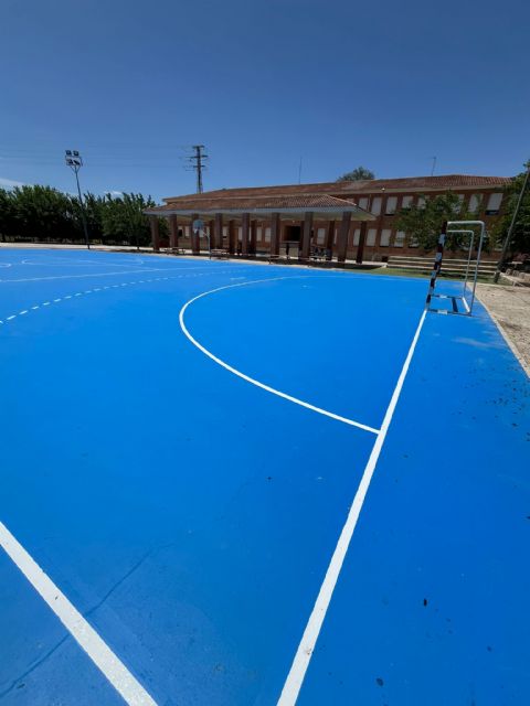 Deportes invierte casi 310.000 euros en la renovación y mantenimiento de pistas en más de 60 colegios del municipio - 1, Foto 1