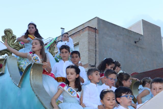 El desfile de carrozas cierra las fiestas en honor a San Pedro Apóstol - 1, Foto 1