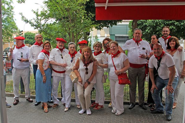 Fiesta de San Fermín en Sevilla. Sevilla se viste de rojo y blanco, por la festividad de San Fermín - 1, Foto 1