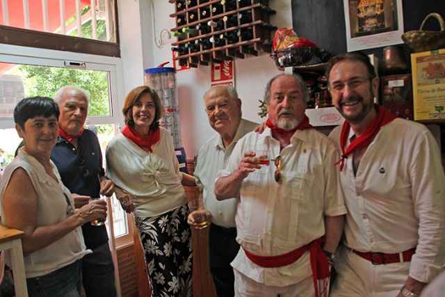 Fiesta de San Fermín en Sevilla. Sevilla se viste de rojo y blanco, por la festividad de San Fermín - 4, Foto 4