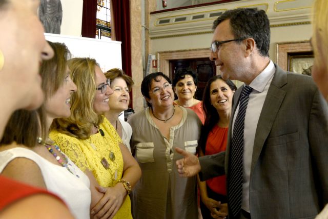 Murcia, el primer Ayuntamiento de la Región en adherirse al Manifiesto por la Igualdad en el ámbito laboral de la OMEP - 3, Foto 3