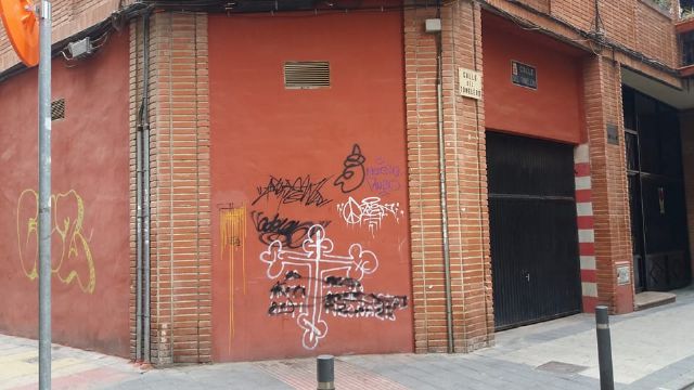 La Oficina Municipal del Grafiti ha limpiado, pintado y decorado más de 1.500 metros cuadrados de paredes de Santa Eulalia - 4, Foto 4