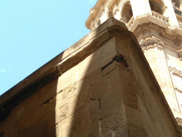 Huermur denuncia el desprendimiento de cascotes de una fachada de la Catedral de Murcia - 2, Foto 2