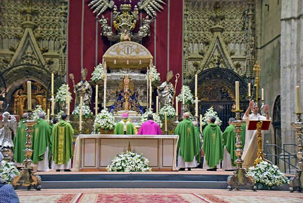 Monseñor José Ángel Saiz Meneses, arzobispo de Sevilla, está predicando este año 2022 la solemne y devota novena en honor a Nuestra Señora de los Reyes - 1, Foto 1