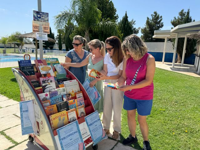 El servicio de 'Bibliopiscina' seguirá en marcha durante el mes de agosto para fomentar la lectura en las piscinas de verano de Puerto Lumbreras - 1, Foto 1