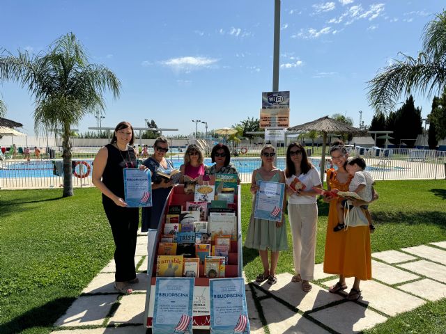 El servicio de 'Bibliopiscina' seguirá en marcha durante el mes de agosto para fomentar la lectura en las piscinas de verano de Puerto Lumbreras - 3, Foto 3