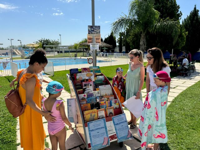 El servicio de 'Bibliopiscina' seguirá en marcha durante el mes de agosto para fomentar la lectura en las piscinas de verano de Puerto Lumbreras - 4, Foto 4