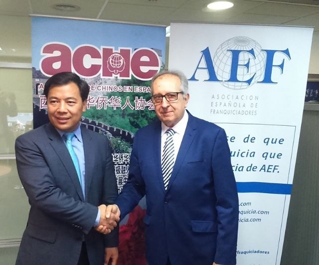 La AEF firma un convenio de colaboración con la Asociación de Chinos en España