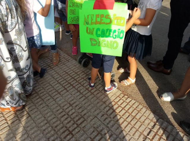 Denuncian la penosa situación de hacinamiento en la que se encuentran alumnos en La Aljorra - 1, Foto 1