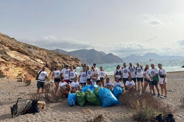 El Ayuntamiento refuerza las labores de mantenimiento y limpieza en Cabo Tiñoso - 1, Foto 1