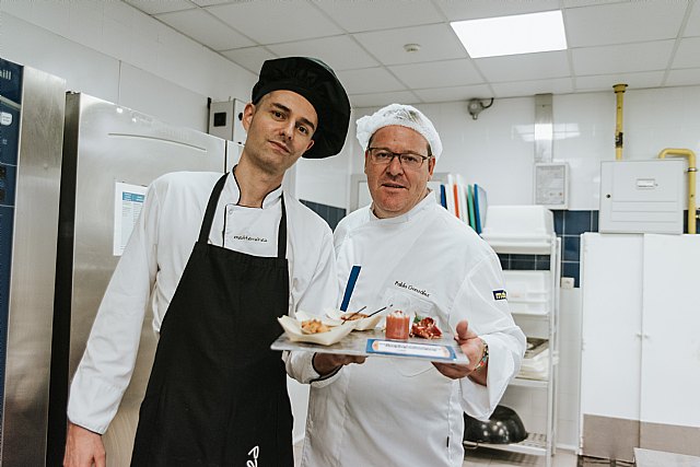 El chef Pablo González prepara tapas para los pacientes del Hospital del Mar Menor - 2, Foto 2