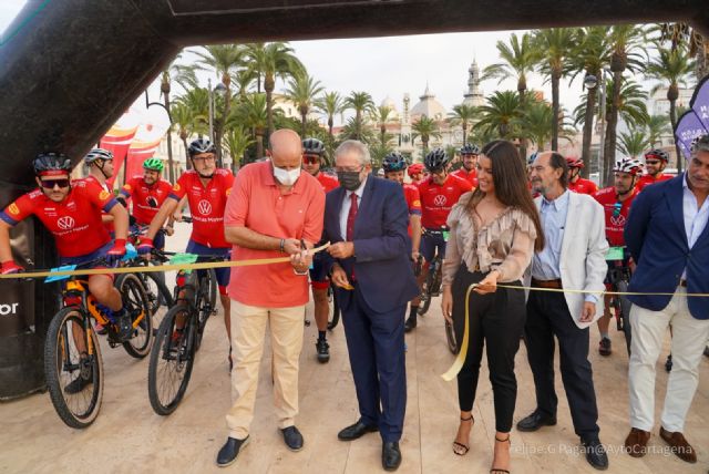 Treinta bomberos cruzan España en bicicleta para ayudar a los niños con cáncer - 1, Foto 1