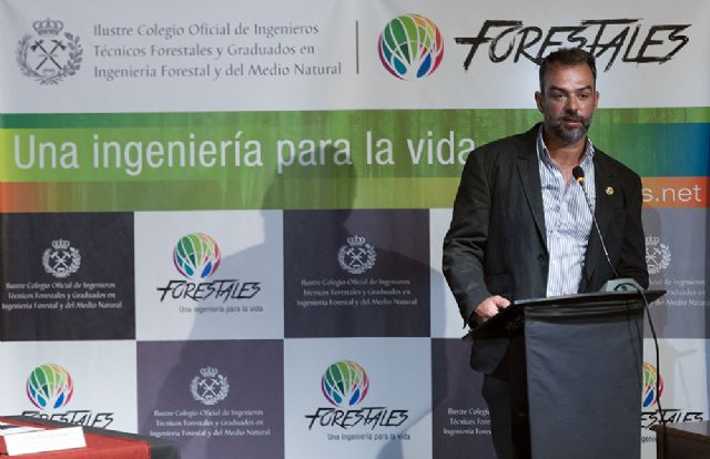 Los ingenieros forestales dan su diploma de honor a patrimonio nacional, pefc-españa, el ies foramontanos de cabezón de la sal y al ayuntamiento de aranjuez - 2, Foto 2