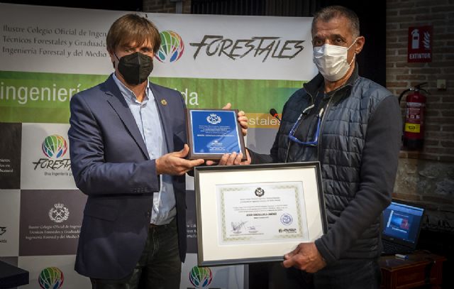 Los ingenieros forestales dan su diploma de honor a patrimonio nacional, pefc-españa, el ies foramontanos de cabezón de la sal y al ayuntamiento de aranjuez - 3, Foto 3