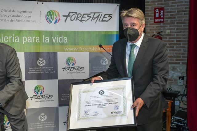 Los ingenieros forestales dan su diploma de honor a patrimonio nacional, pefc-españa, el ies foramontanos de cabezón de la sal y al ayuntamiento de aranjuez - 4, Foto 4