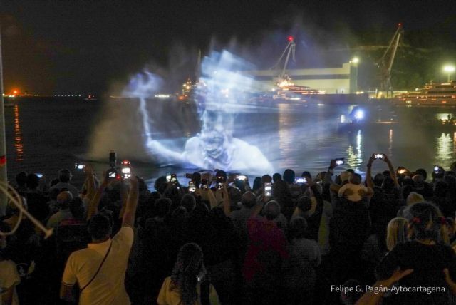 Expectación y asombro por el espectáculo de luz, agua y sonido en el Puerto de Cartagena - 1, Foto 1