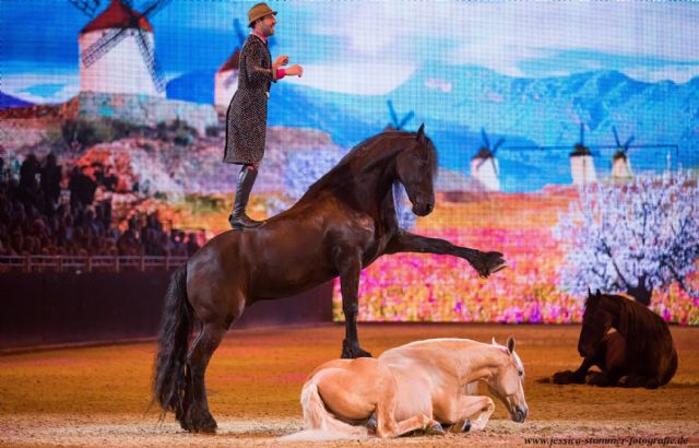 El reconocido domador de caballos en libertad Santi Serra llega a Caravaca este sábado con su sorprendente espectáculo ´Volando libre´ - 4, Foto 4