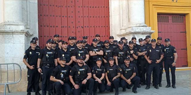 Antonio Rendón . España . Unidades de élite de la Policía Nacional muestran sus técnicas de intervención en la Maestranza ante un público entusiasta - 2, Foto 2