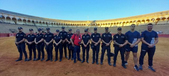 Antonio Rendón . España . Unidades de élite de la Policía Nacional muestran sus técnicas de intervención en la Maestranza ante un público entusiasta - 3, Foto 3