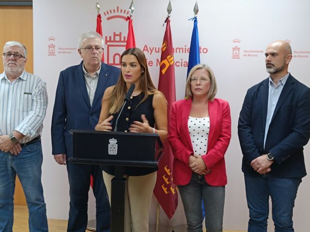 El Grupo Socialista fuerza al PP a dar la cara en barrios y pedanías y aclarar qué proyectos convertirá en obras antes de mayo de 2027 El Grupo Socialista fuerza al PP a dar la cara en barrios y pedanías y aclarar qué proyectos convertirá en obras antes de mayo de 2027