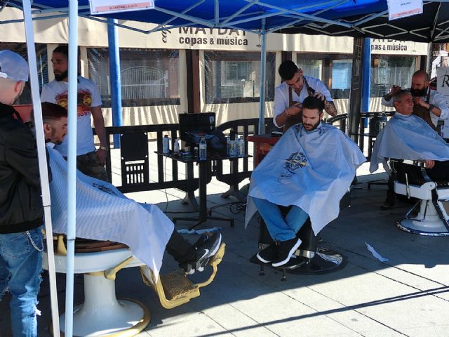 Córtate por una buena causa. Profesionales de la peluquería y el estilismo de media España participan en la III Jornada de Barberos Solidarios en Alcantarilla - 3, Foto 3