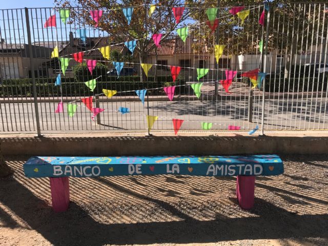 Bancos de la amistad en el colegio Fontes - 2, Foto 2