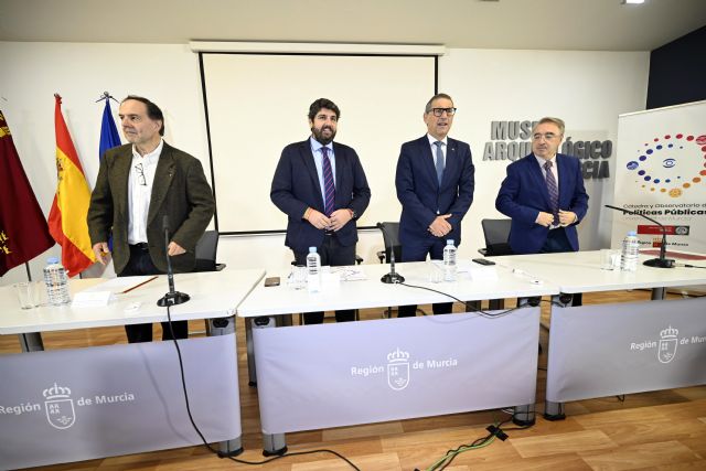 López Miras pide seguir el ejemplo de unidad y consenso de los padres del Estatuto frente al enfrentamiento que quieren imponernos hoy - 1, Foto 1