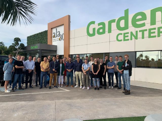 Profesores y alumnos de jardinería holandeses visitan 'Ala 30', empresa premiada con el Garden Magazine de plata - 1, Foto 1