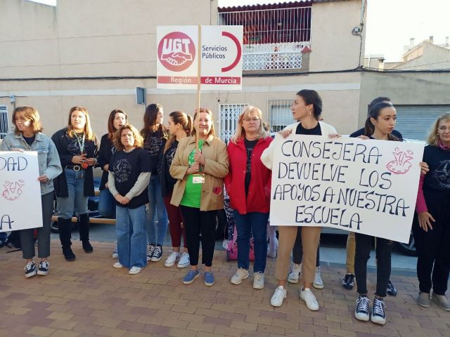 2° día de huelga del profesorado del CEIP Pedro Cano´ de El Palmar ante la falta de personal - 1, Foto 1