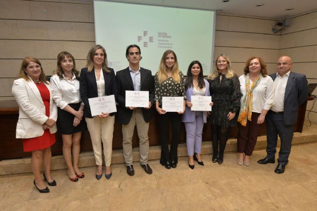 Dos alumnos de la UMU, primer y segundo premios FEFE MURCIA por su trabajo de fin de grado del sector farmacéutico - 1, Foto 1